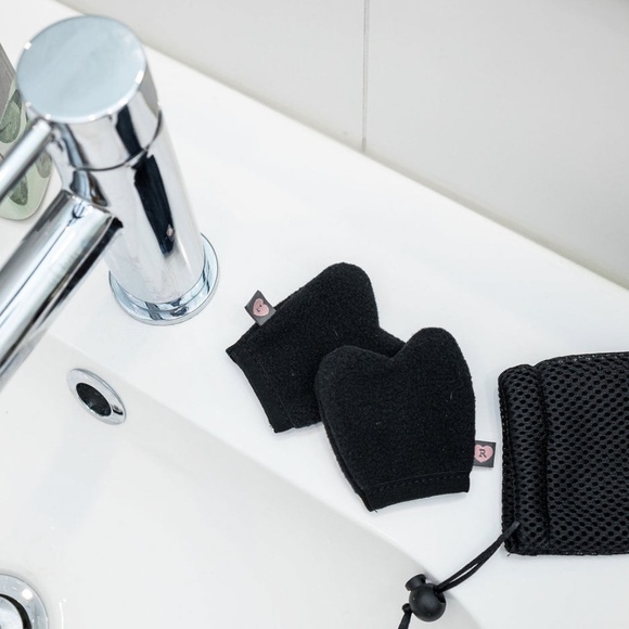 Eye Make Up Remover - No Soap Required - Pack of Two - Picture 6 of 8